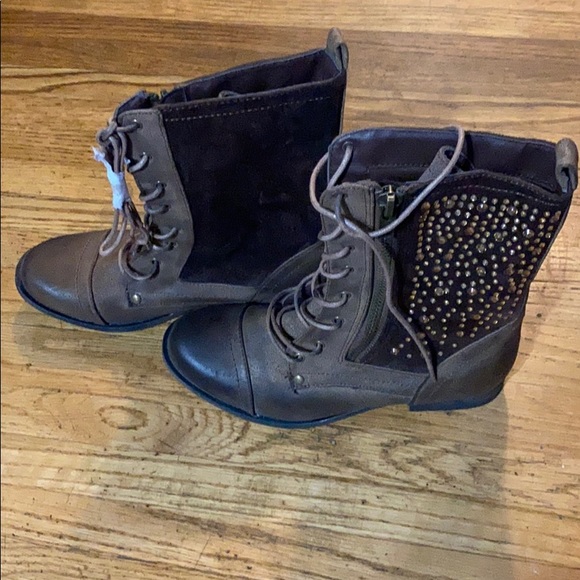 Boots - Picture 2 of 5